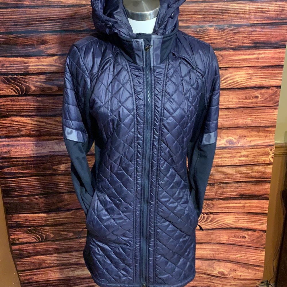 Athlete warm coat size Large dark blue water rain resistant two zippers, hood